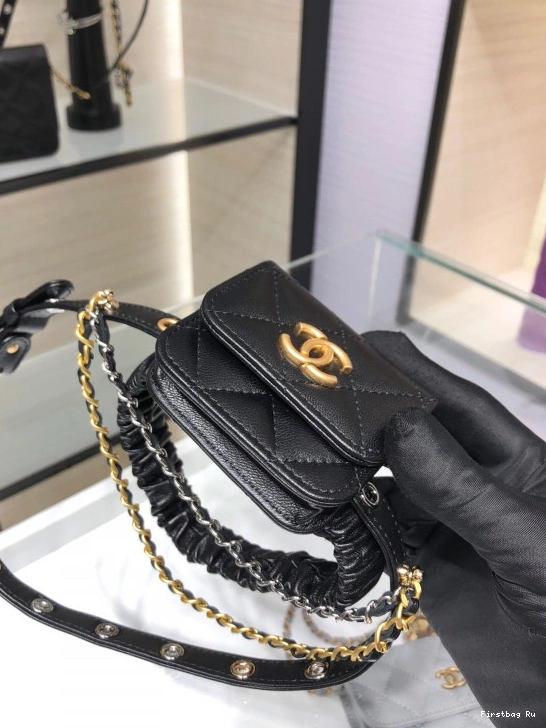 First Bag Ru CHANEL AIRPODS CASE 0731